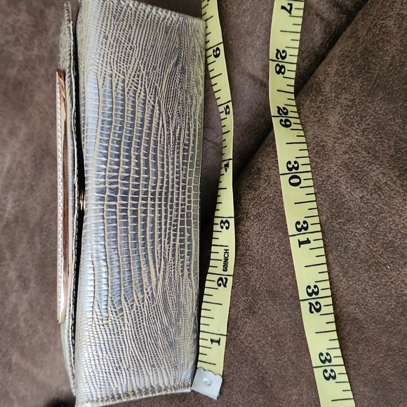 Judith Leiber Gold Snakeskin Print Eye Glass Holder Or Clutch - Picture 8 of 10